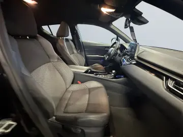 TOYOTA C-HR 2.0 Hybrid Team D  8-fach