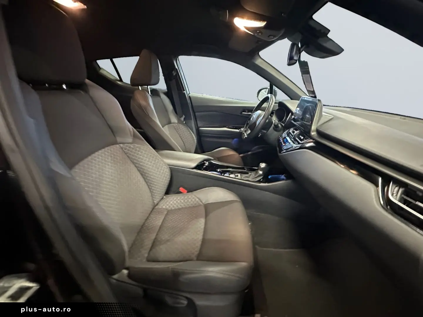 TOYOTA C-HR 2.0 Hybrid Team D  8-fach