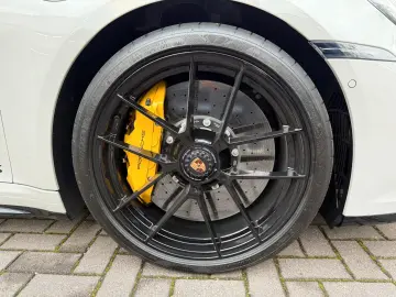 PORSCHE 992 Targa 4 GTS Keramik Lift €240'