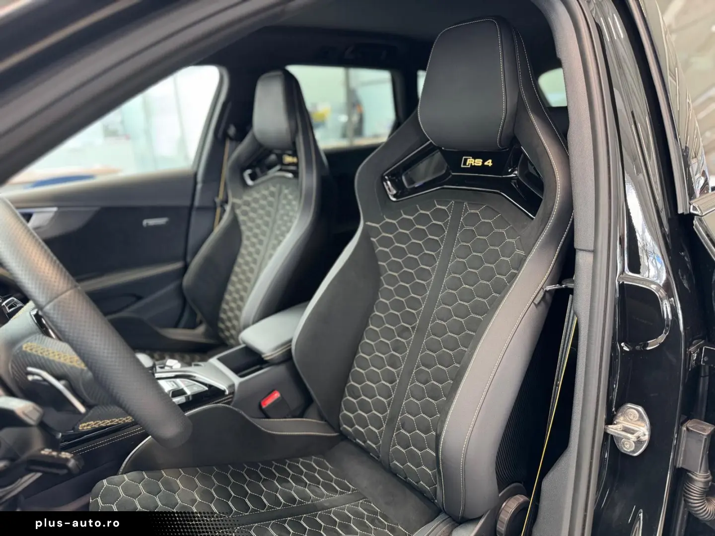 AUDI RS4 Avant 2.9TFSI 470PS quattro EDITION 25Years