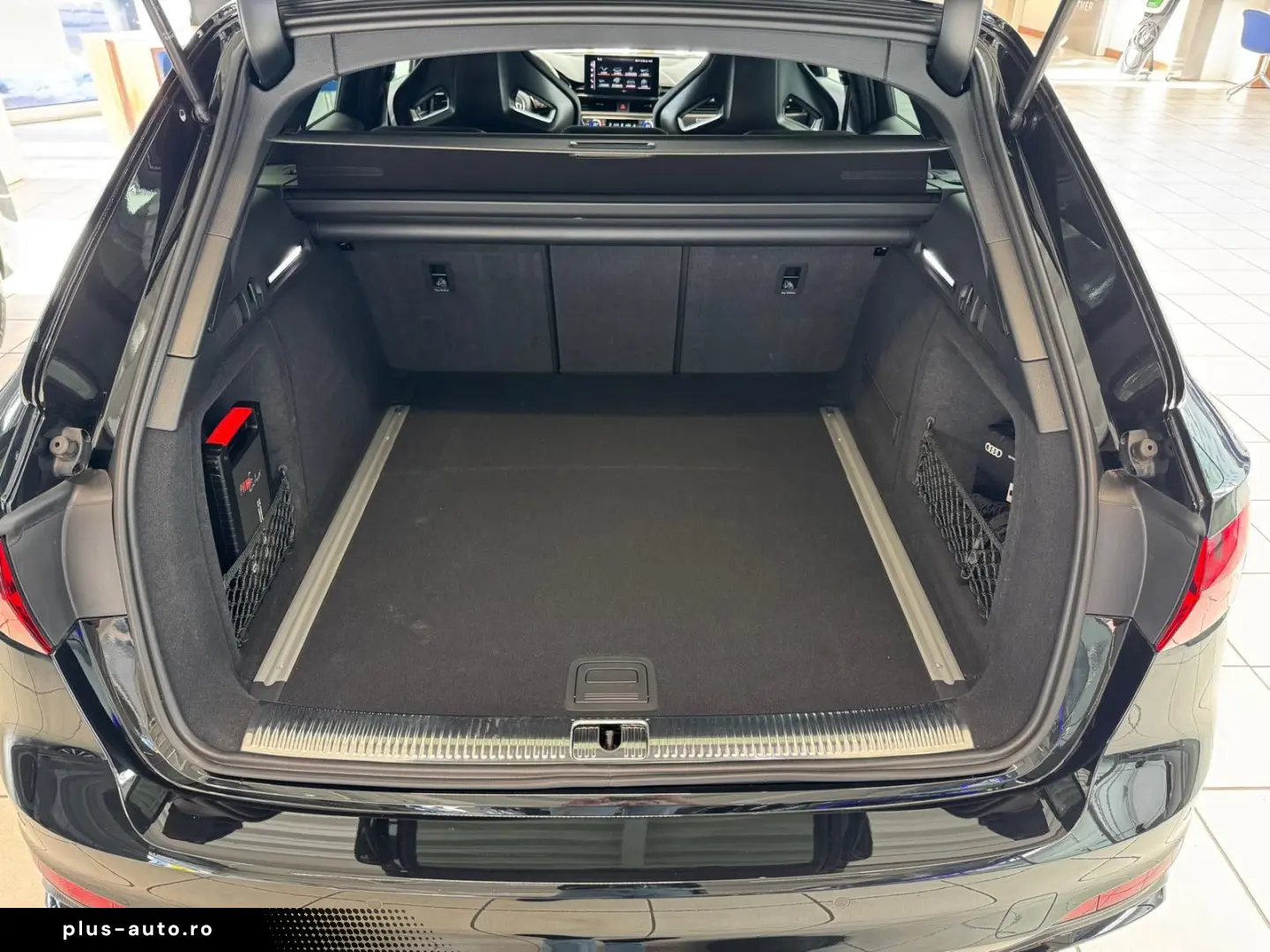 AUDI RS4 Avant 2.9TFSI 470PS quattro EDITION 25Years