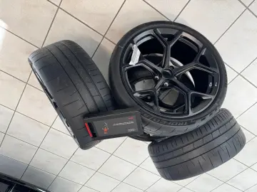 AUDI RS4 Avant 2.9TFSI 470PS quattro EDITION 25Years