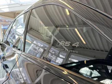 AUDI RS4 Avant 2.9TFSI 470PS quattro EDITION 25Years