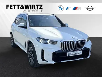 BMW X5 xDrive50e M Sport AHK Pano DAProf. Autobahnas