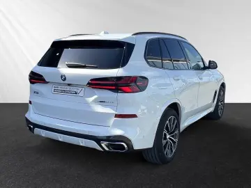 BMW X5 xDrive50e M Sport AHK Pano DAProf. Autobahnas