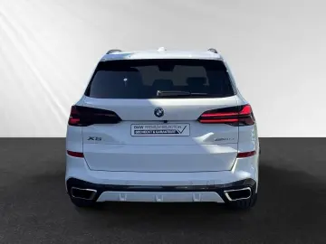 BMW X5 xDrive50e M Sport AHK Pano DAProf. Autobahnas