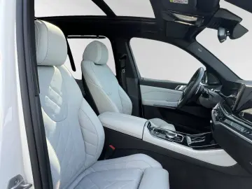 BMW X5 xDrive50e M Sport AHK Pano DAProf. Autobahnas