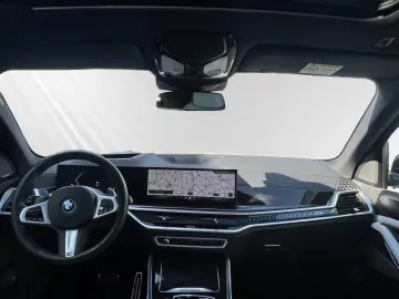 BMW X5 xDrive50e M Sport AHK Pano DAProf. Autobahnas