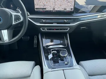 BMW X5 xDrive50e M Sport AHK Pano DAProf. Autobahnas
