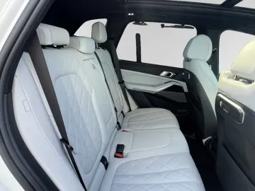 BMW X5 xDrive50e M Sport AHK Pano DAProf. Autobahnas