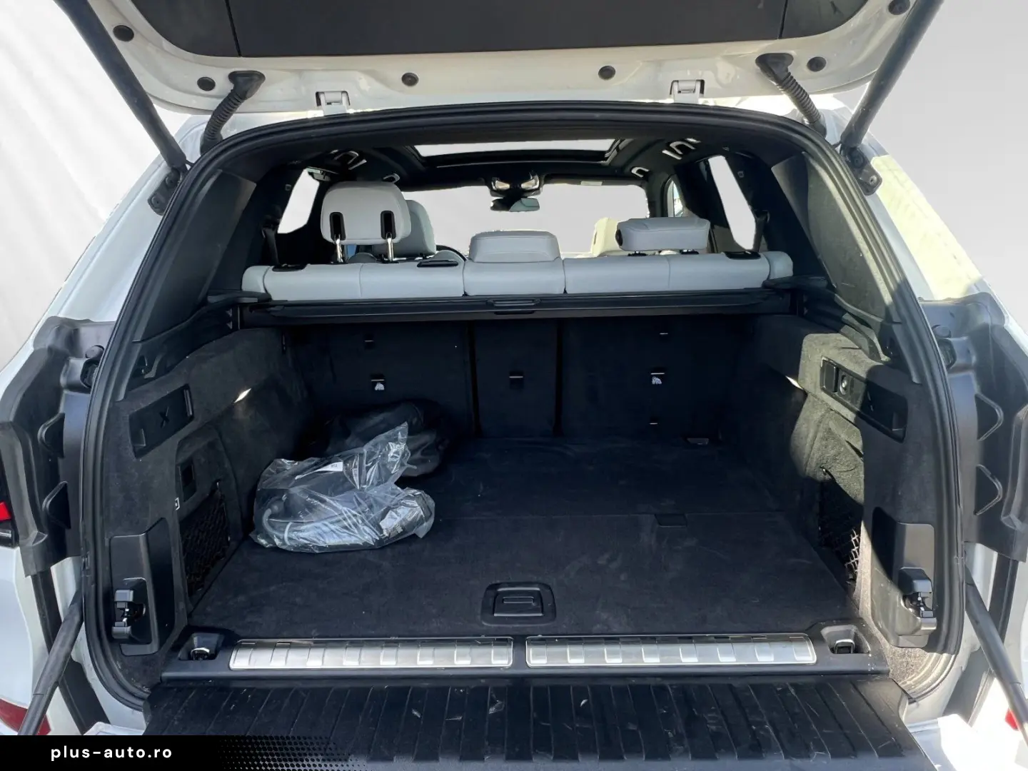 BMW X5 xDrive50e M Sport AHK Pano DAProf. Autobahnas