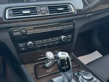 BMW Seria 7 2009 10 3.0