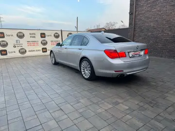BMW Seria 7 2009 10 3.0