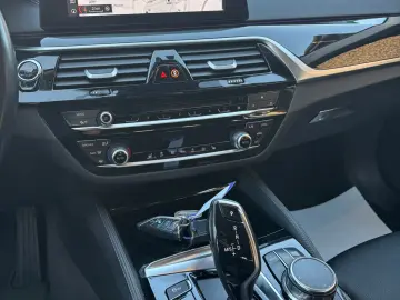 BMW 520 G31 2018 XDRIVE 2.0