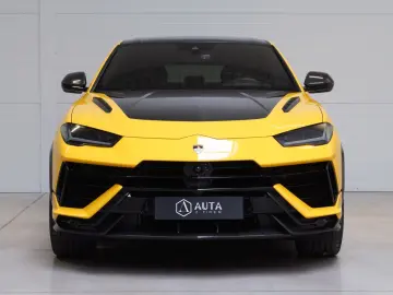 LAMBORGHINI Urus Performante