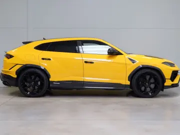 LAMBORGHINI Urus Performante
