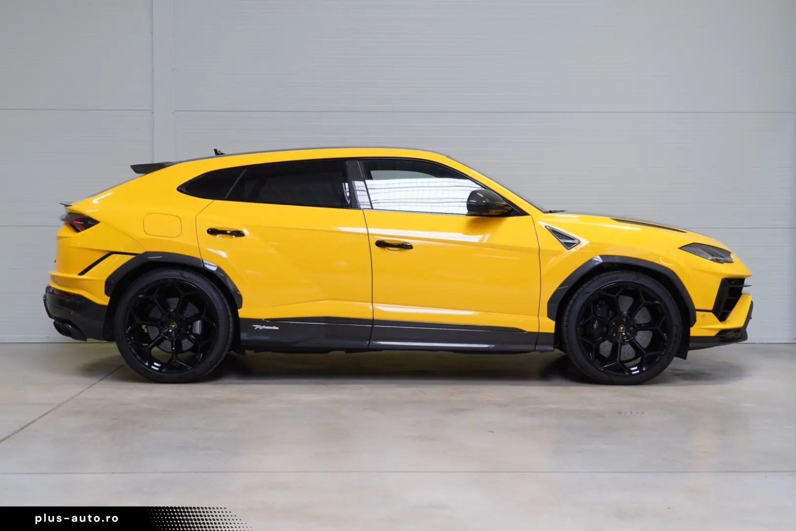 LAMBORGHINI Urus Performante