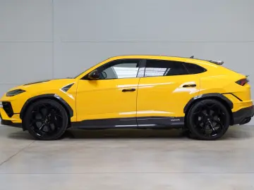 LAMBORGHINI Urus Performante