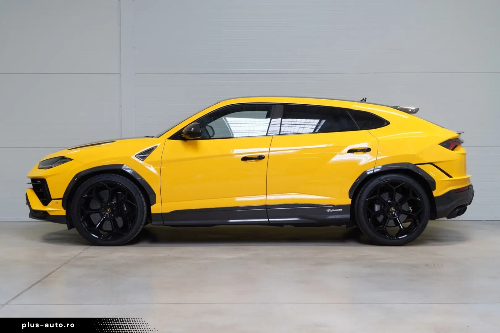 LAMBORGHINI Urus Performante