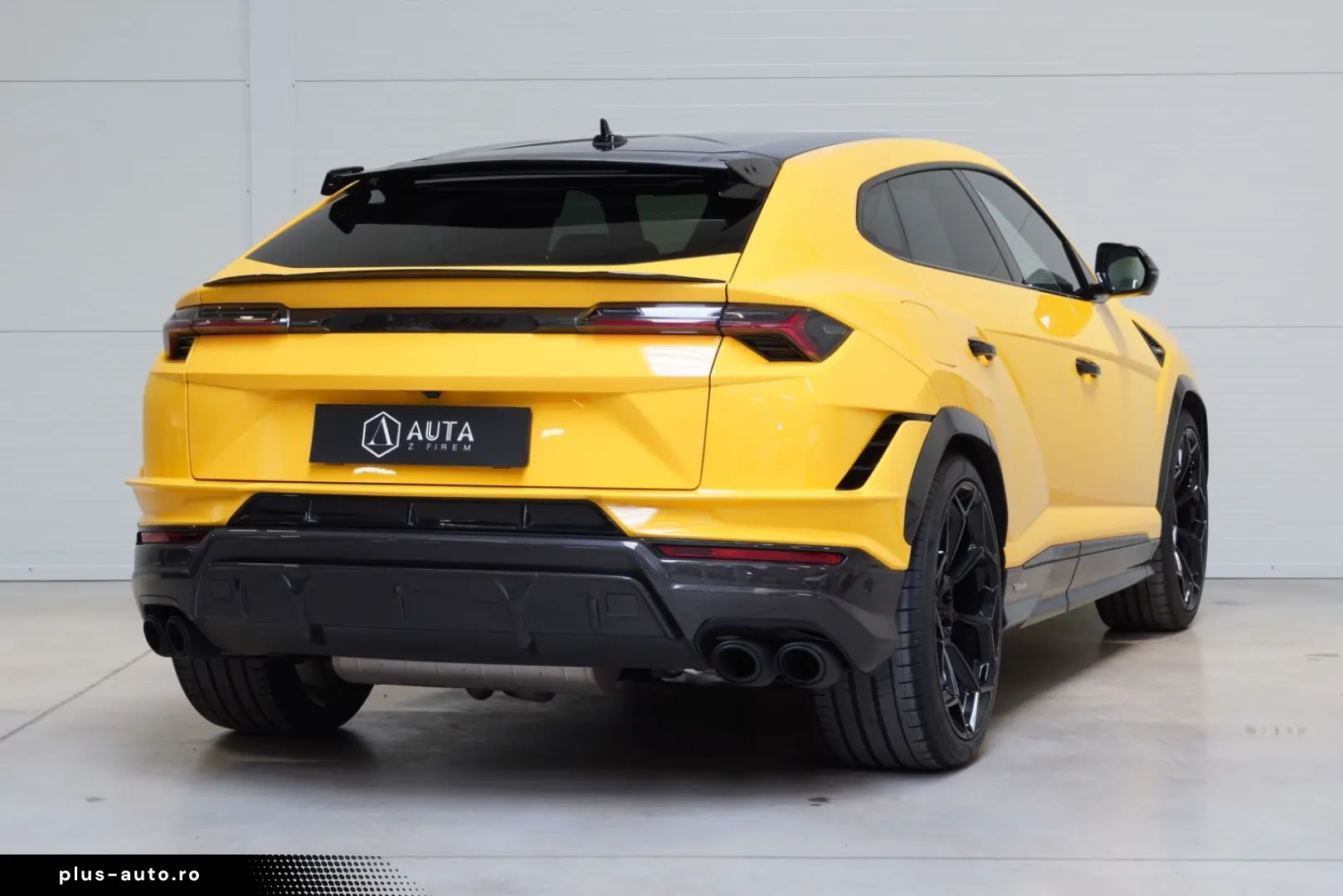 LAMBORGHINI Urus Performante