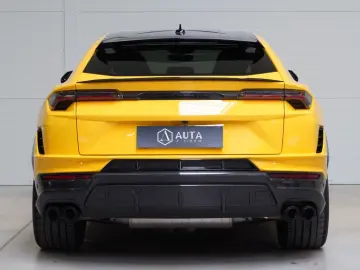 LAMBORGHINI Urus Performante