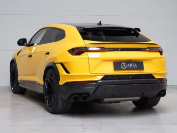 LAMBORGHINI Urus Performante