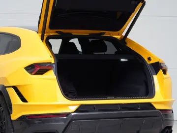 LAMBORGHINI Urus Performante