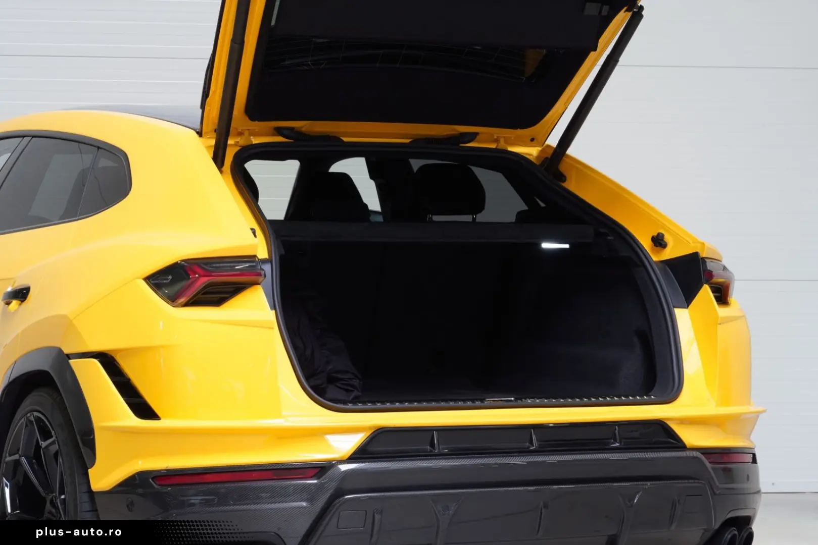 LAMBORGHINI Urus Performante