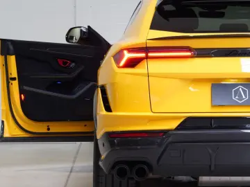 LAMBORGHINI Urus Performante