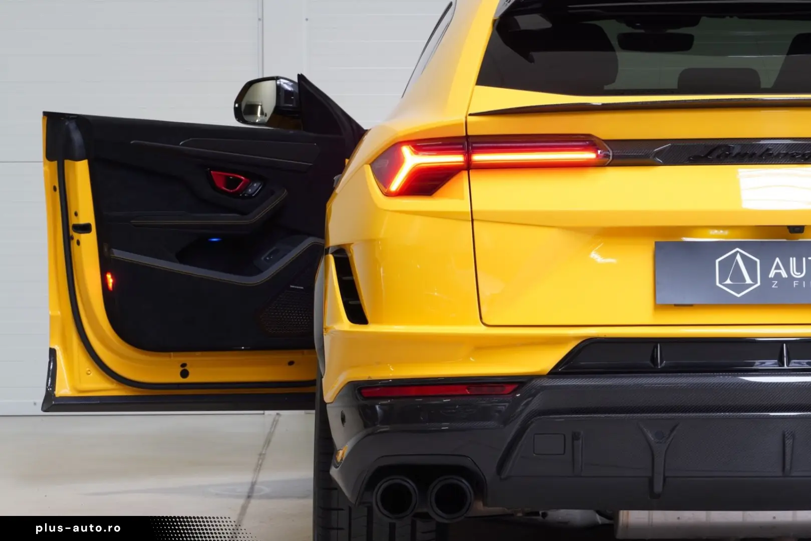 LAMBORGHINI Urus Performante