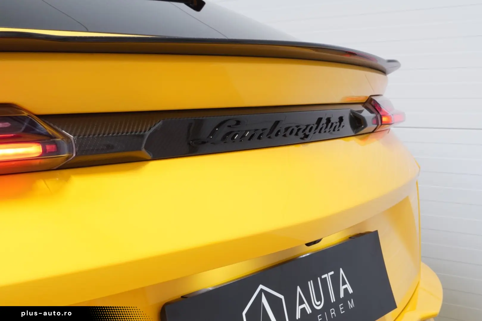 LAMBORGHINI Urus Performante