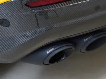 LAMBORGHINI Urus Performante