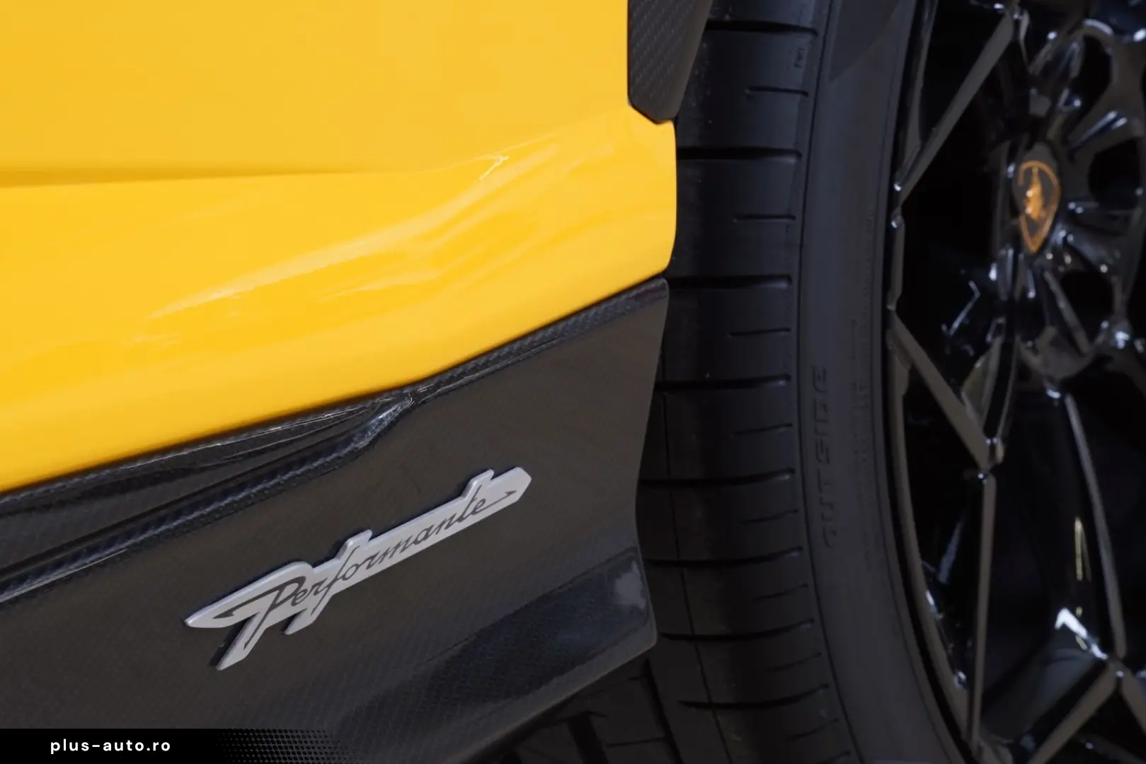 LAMBORGHINI Urus Performante