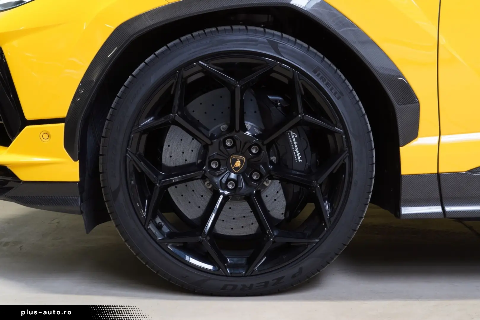 LAMBORGHINI Urus Performante