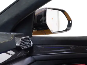 LAMBORGHINI Urus Performante