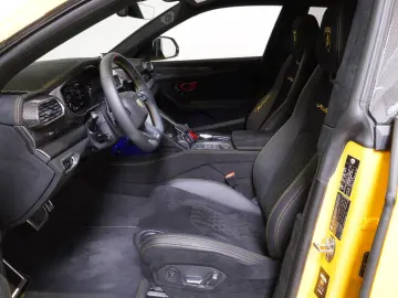 LAMBORGHINI Urus Performante