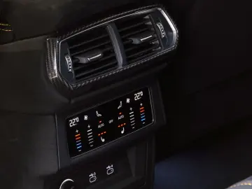 LAMBORGHINI Urus Performante