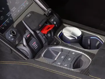 LAMBORGHINI Urus Performante