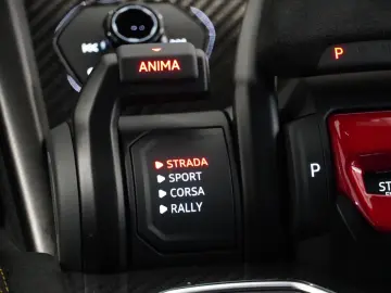 LAMBORGHINI Urus Performante