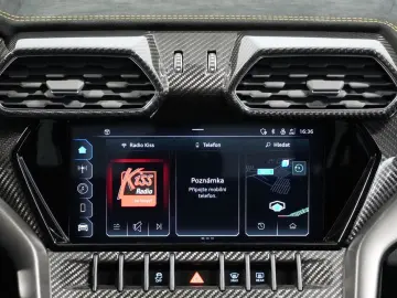 LAMBORGHINI Urus Performante