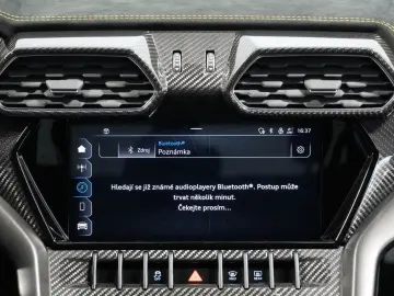 LAMBORGHINI Urus Performante