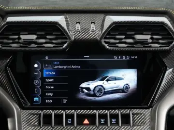 LAMBORGHINI Urus Performante