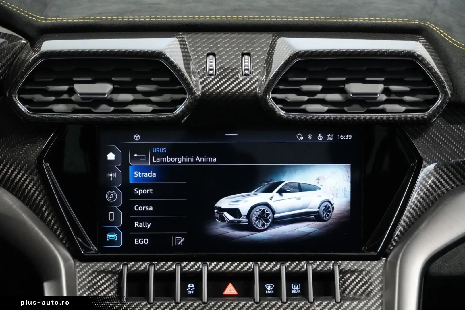 LAMBORGHINI Urus Performante