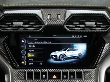 LAMBORGHINI Urus Performante