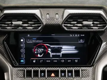 LAMBORGHINI Urus Performante