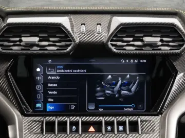 LAMBORGHINI Urus Performante