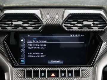 LAMBORGHINI Urus Performante