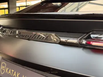 LAMBORGHINI URUS PERFORMANTE V8 CARBON B&O 3D PANO MATT MY25