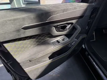 LAMBORGHINI URUS PERFORMANTE V8 CARBON B&O 3D PANO MATT MY25
