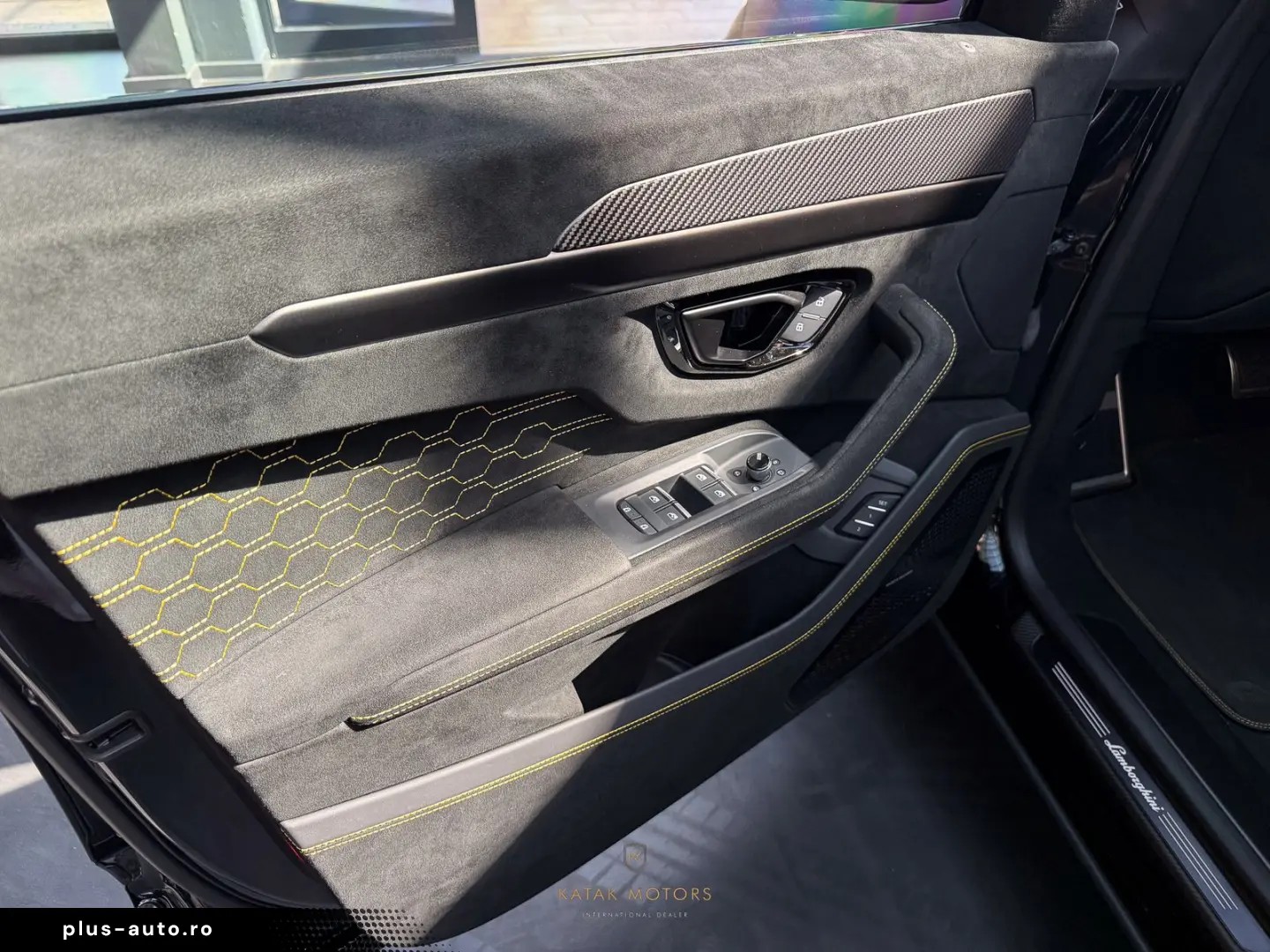 LAMBORGHINI URUS PERFORMANTE V8 CARBON B&O 3D PANO MATT MY25